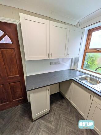 3 bed Terraced to rent Image 10