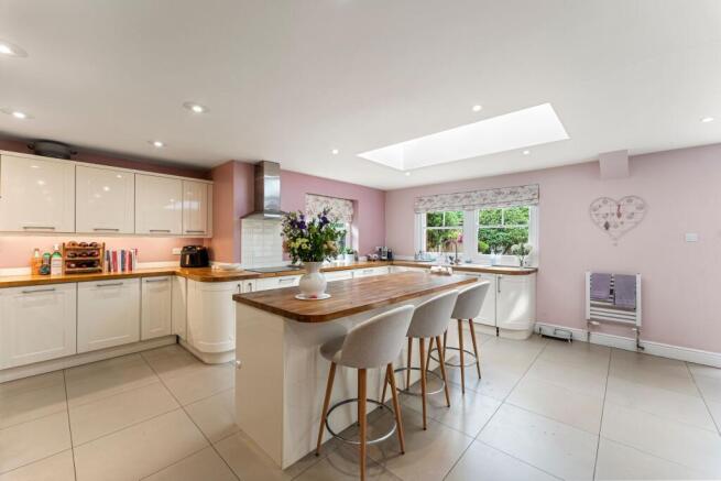Littleheath Lane, Cobham, KT11 photo 3
