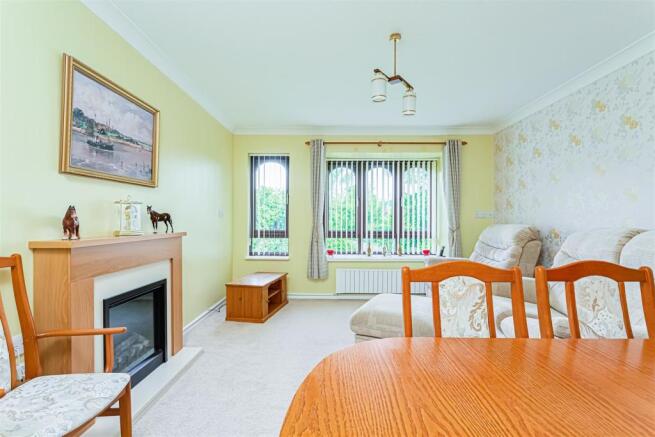 flat-derby-close-epsom-downs-118.jpg