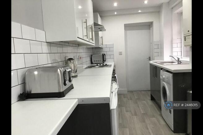 1 bed House Share to rent Image 9
