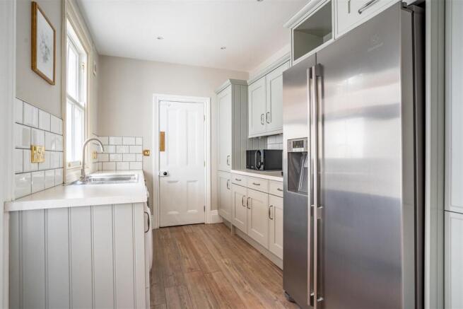 4 bed Terraced to rent Image 8