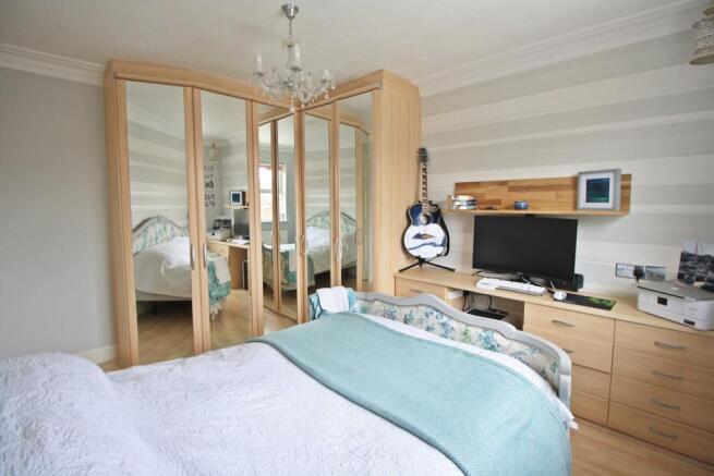 BEDROOM 2