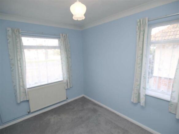 BEDROOM 2