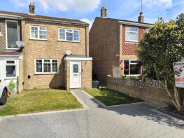 29, School Lane, Yateley GU46 6NL
