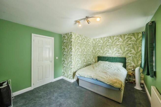3 bed Terraced for sale Image 10