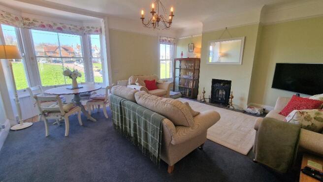 Sitting Room/Dining Room