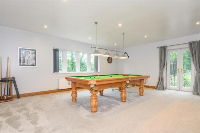 5 bed Detached for sale Image 9