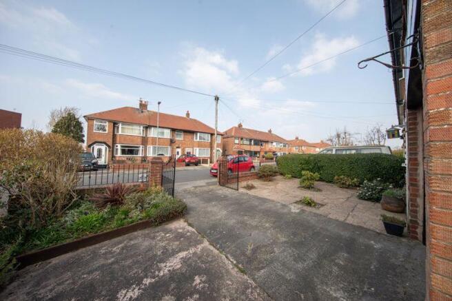 Front garden and driveway