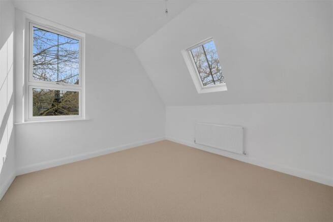 4 bed Detached for sale Image 11