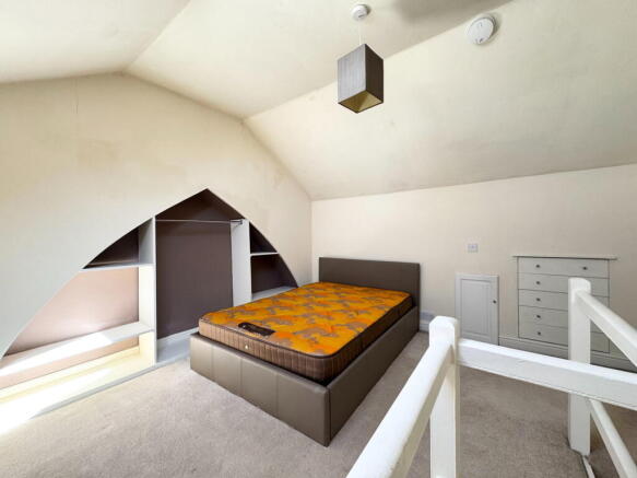 3 bed Terraced for sale Image 12