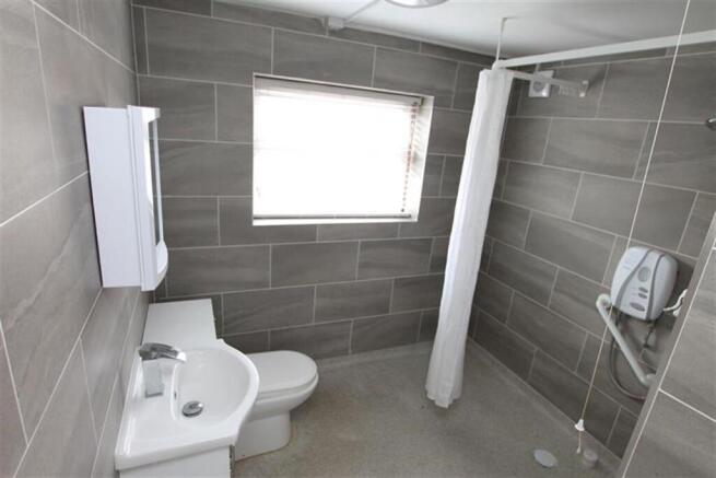 3 bed Terraced to rent Image 2