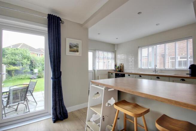 3 bed Semi-Detached for sale Image 12