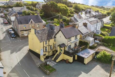 Tafarn, Pen Y Bont, Sarn, Pwllheli, Gwynedd LL53 8DT