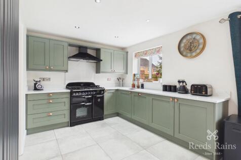 Holme Farm Way, Pontefract, West Yorkshire, WF8