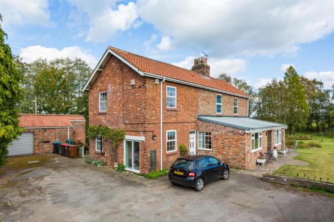 5 bed Detached for sale Image 12