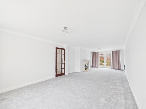 CAM05508G0-PR0352-STILL012