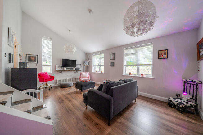 Lawday Place, Folly Hill, Farnham, GU9 photo 4