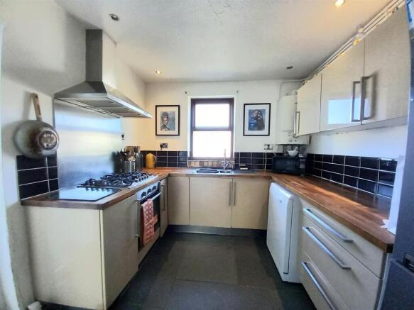67 Clifton St Kitchen.jpg