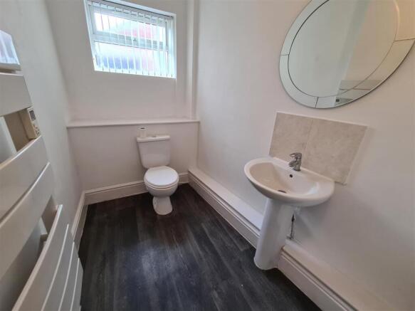 Wood Street 92a - Shower.JPG