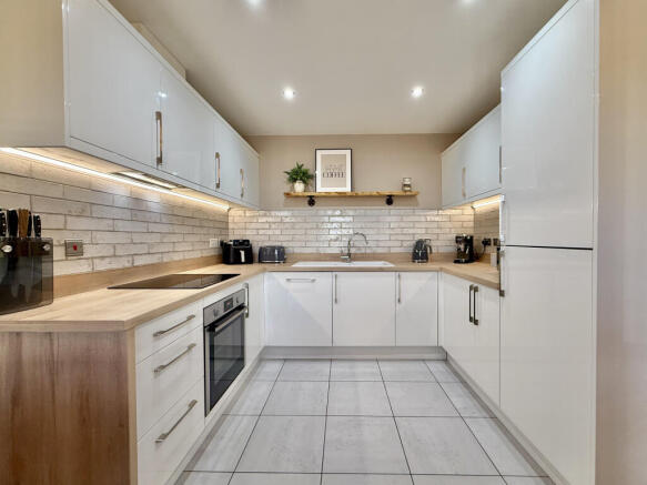 4 bed Semi-Detached for sale Image 5