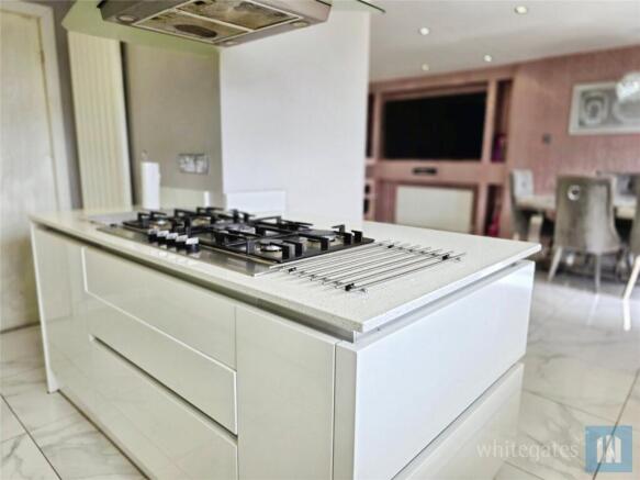 5 bed Semi-Detached for sale Image 12