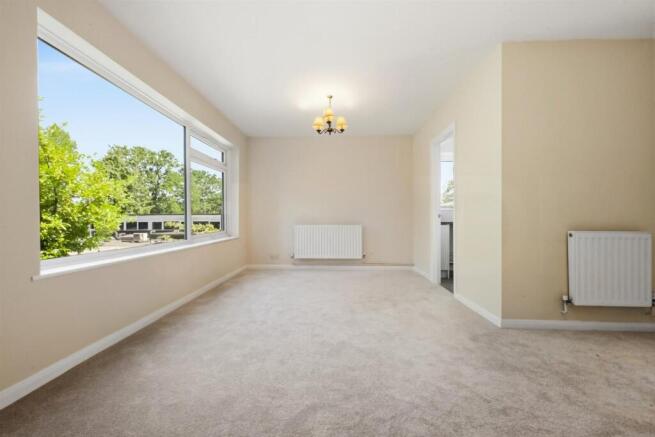 Lounge/Dining