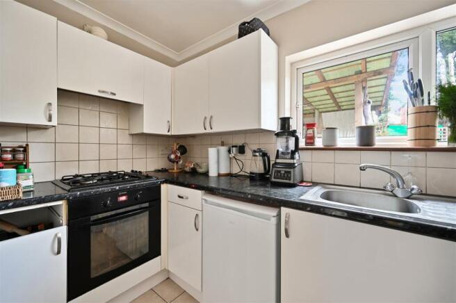 BCAR - 11 Essex Road - Kitchen (4).JPG