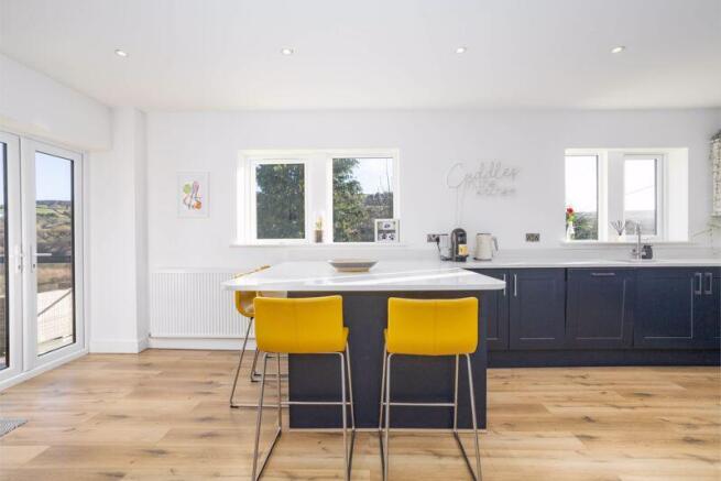 4 bed Detached for sale Image 7