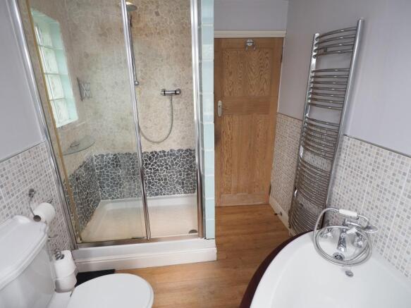 Bathroom Image 2