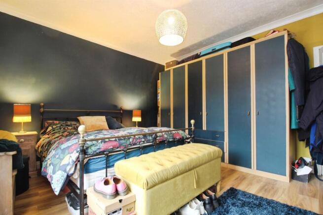 2 bed Terraced for sale Image 8