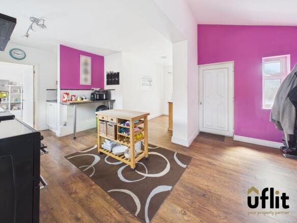 3 bed Semi-Detached for sale Image 6