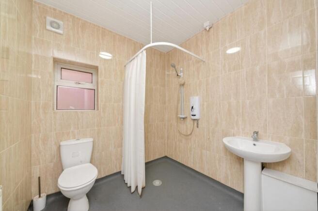 4 bed Detached Bungalow for sale Image 11