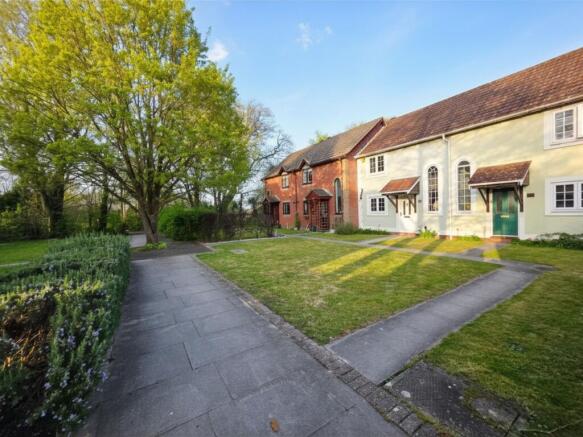 Pond Road, Bramley, RG26 photo 2