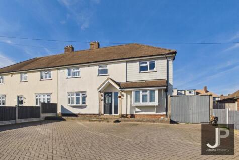 £700,000 - £715,000 Larchwood Gardens, Pilgrims Hatch, Brentwood