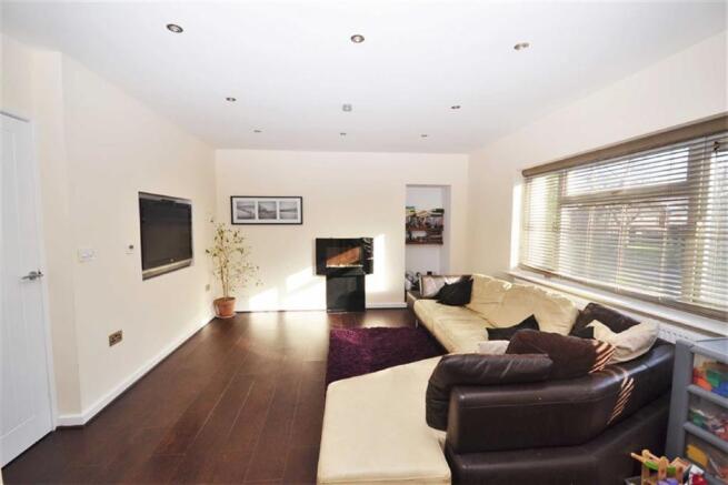 Sitting Room/ Dining