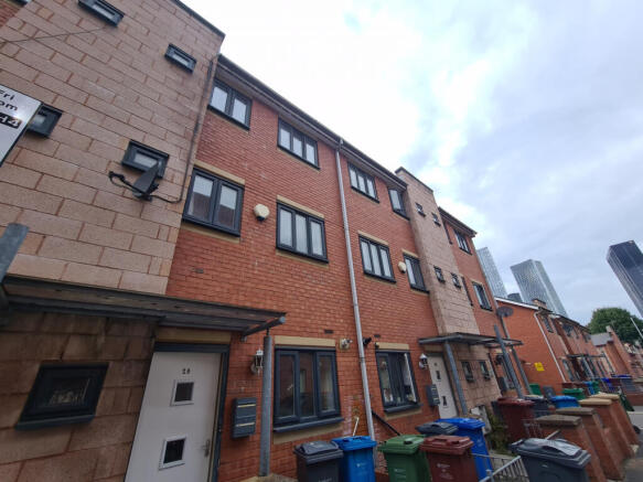 4 bedroom Town House for sale