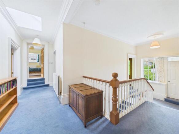 6 bed Semi-Detached for sale Image 12