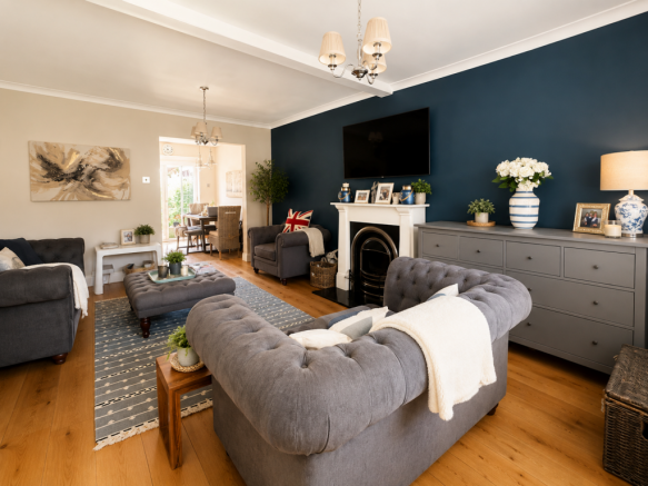 West Molesey, KT8 photo 4