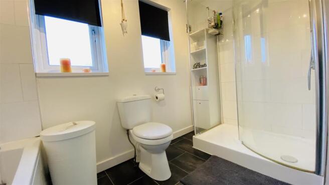 Bathroom 1.jpg