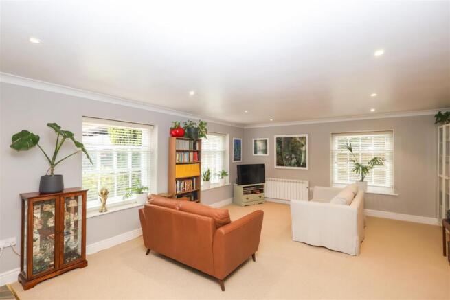 2 bed Apartment for sale Image 5