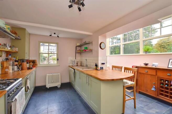 Kitchen/ Breakfast Room