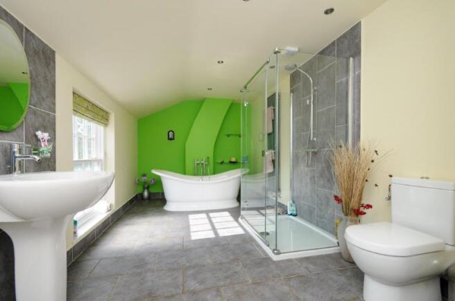 BATHROOM/ W.C.