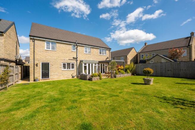 5 bed Detached for sale Image 7