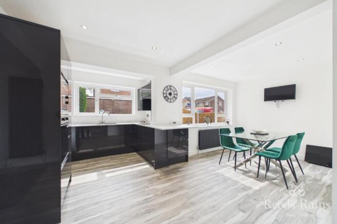 3 bed Semi-Detached for sale Image 5