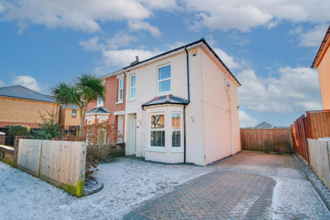 Sholing! Guide Price £325,000 - £350,000! Southerly Aspect Garden!