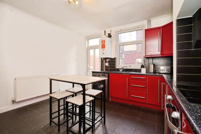 3 bed Terraced for sale Image 6
