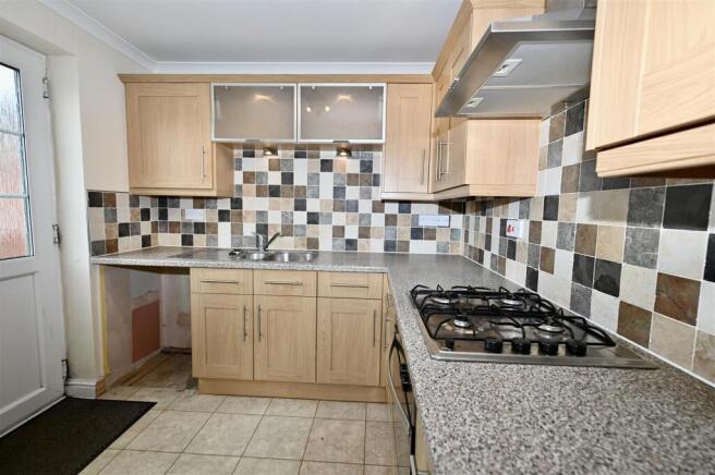 2 bed Semi-Detached Bungalow to rent Image 9
