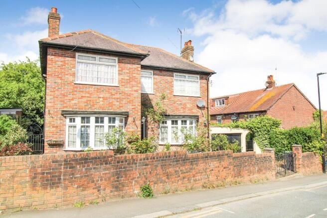 4 bed Detached for sale Image 9