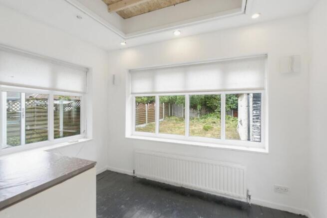 6 bed Semi-Detached for sale Image 5