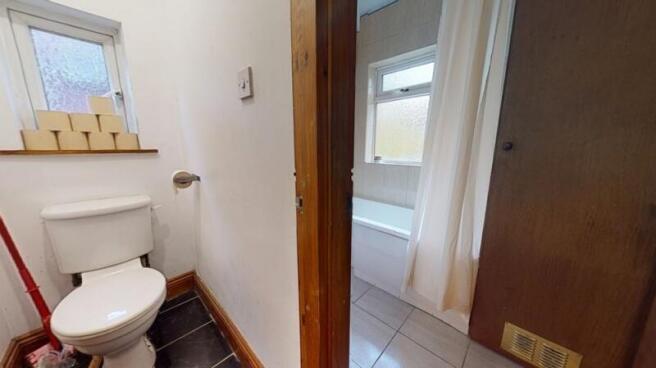 5 bed Semi-Detached to rent Image 7